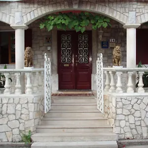 apartments-and-rooms-deskovic.in-istria.net/